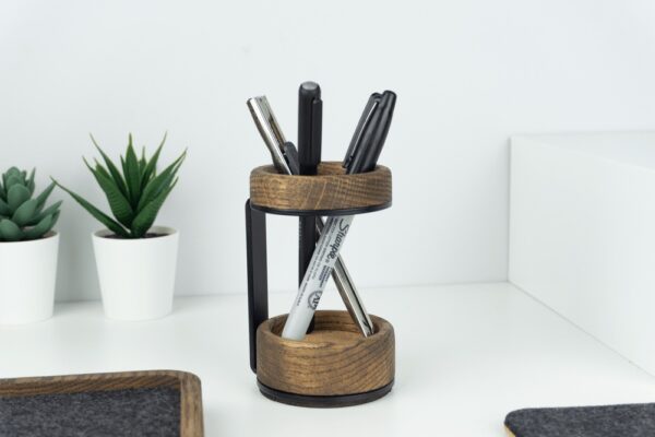 Wood Pen Holder with markers - Walnut - BeaverPeak